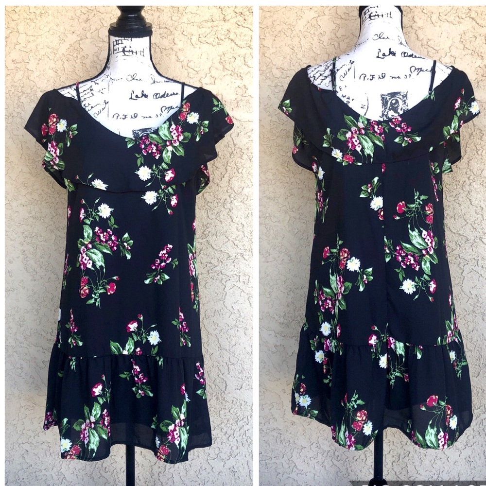 Almost Famous Cold Shoulders Floral Dress M